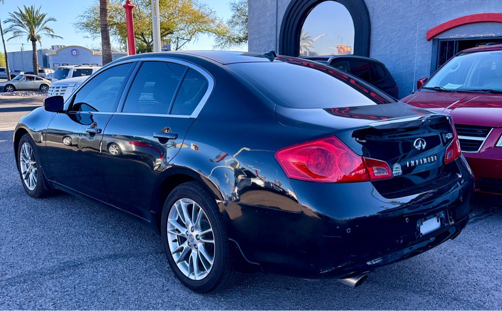 2011 INFINITI G37 Image 4