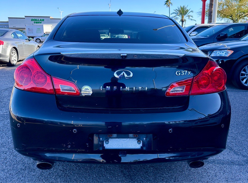 2011 INFINITI G37 Image 5