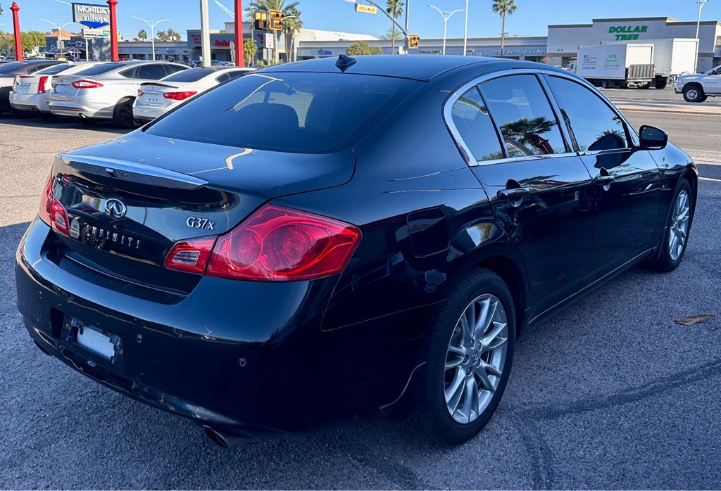 2011 INFINITI G37 Image 6