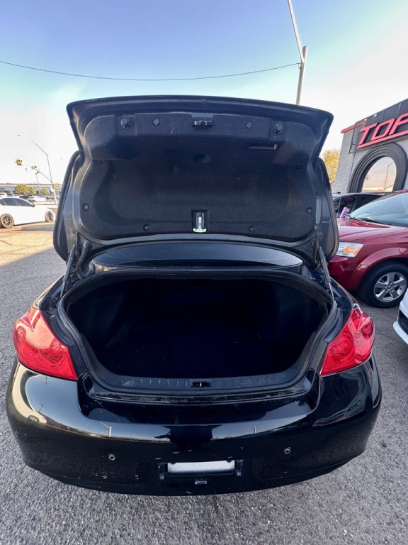 2011 INFINITI G37 Image 9