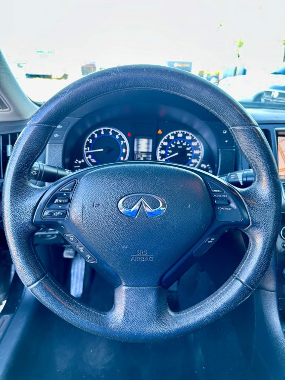 2011 INFINITI G37 Image 10