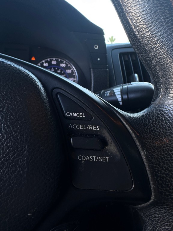 2011 INFINITI G37 Image 11