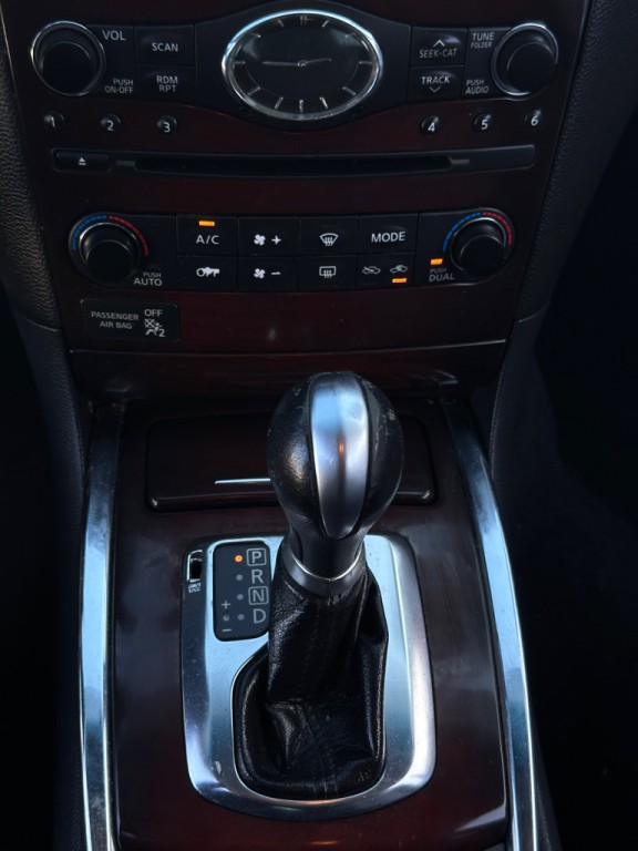 2011 INFINITI G37 Image 13