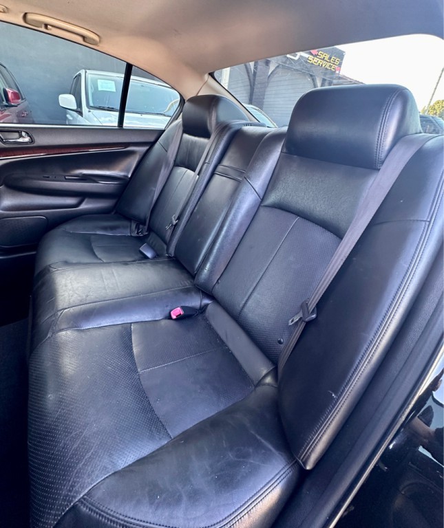 2011 INFINITI G37 Image 15