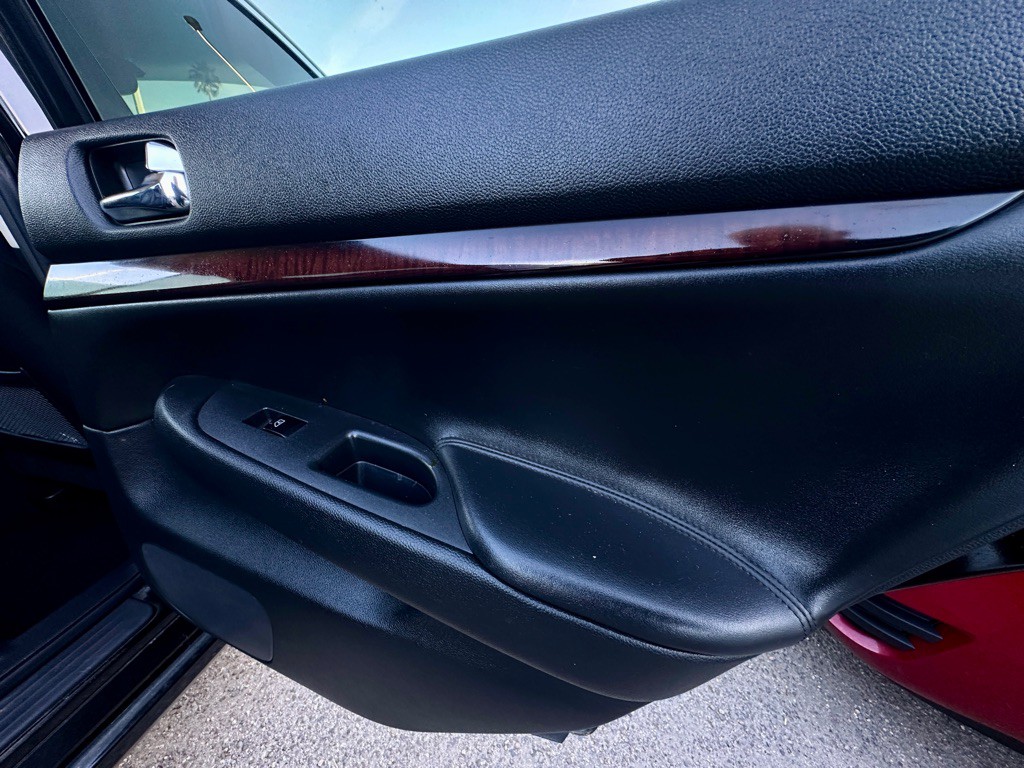 2011 INFINITI G37 Image 16