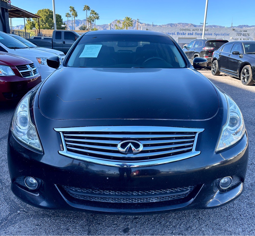 2011 INFINITI G37 Image 2