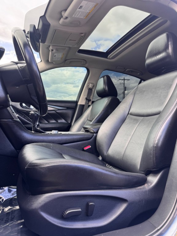 2017 INFINITI Q50 Image 12