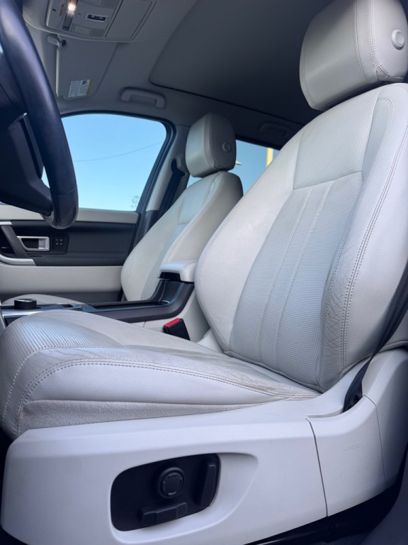 2017 Land Rover Discovery Sport Image 12