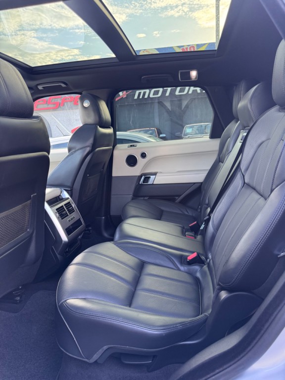 2015 Land Rover Range Rover Sport Image 17
