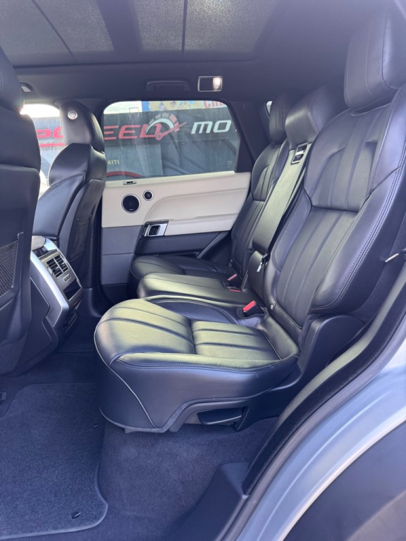2015 Land Rover Range Rover Sport Image 18