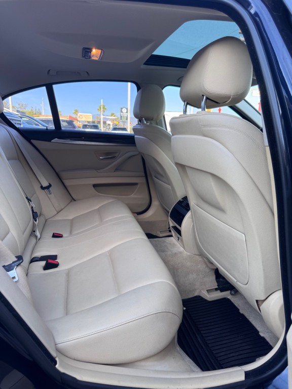 2015 BMW 5 Series Image 25