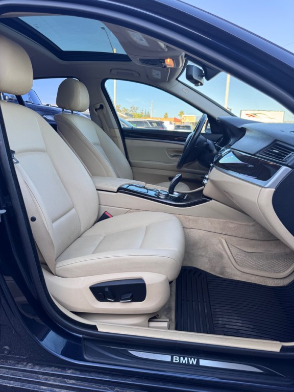 2015 BMW 5 Series Image 27