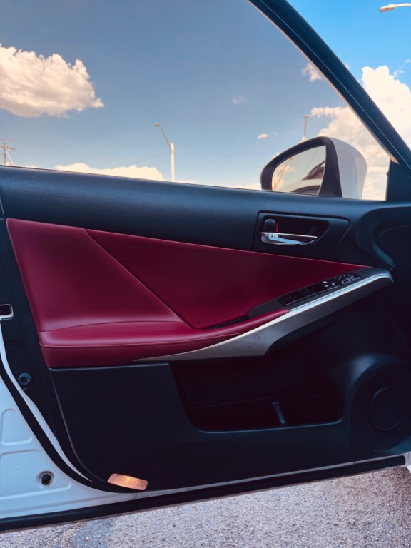 2014 Lexus IS Image 12