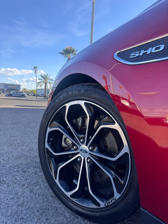 2016 Ford Taurus Image 2