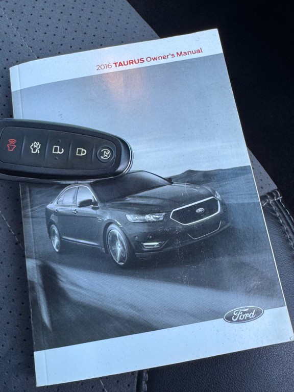 2016 Ford Taurus Image 21