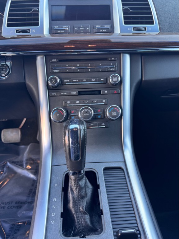 2011 Lincoln MKS Image 12