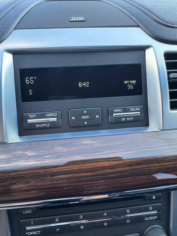 2011 Lincoln MKS Image 13