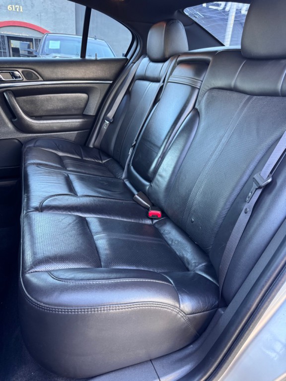 2011 Lincoln MKS Image 17