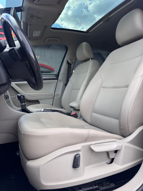 2017 Volkswagen Golf Image 9