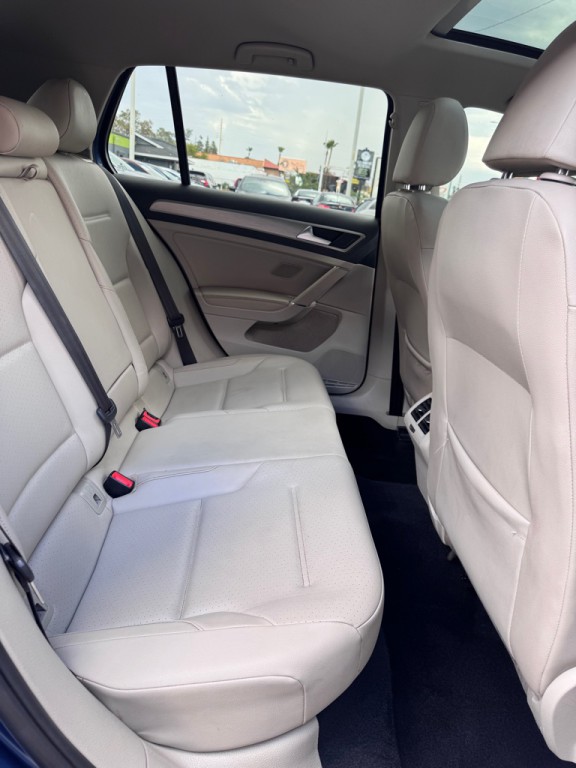 2017 Volkswagen Golf Image 18