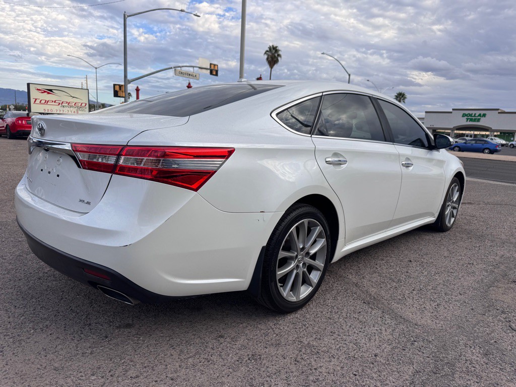 2015 Toyota Avalon Image 11