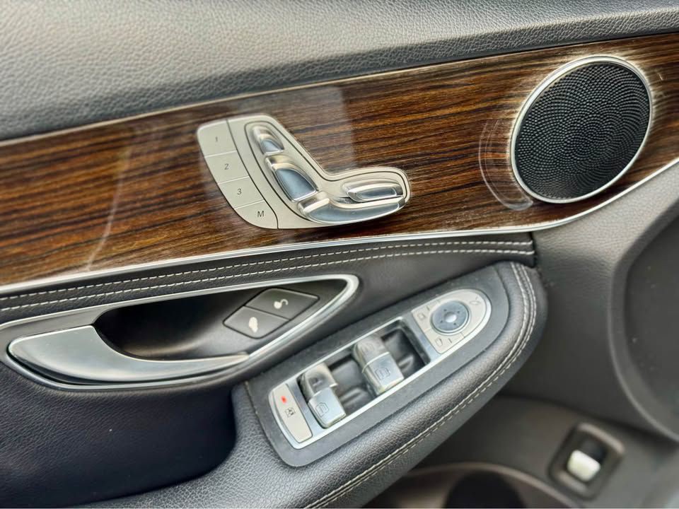 2015 Mercedes-Benz C-Class Image 9