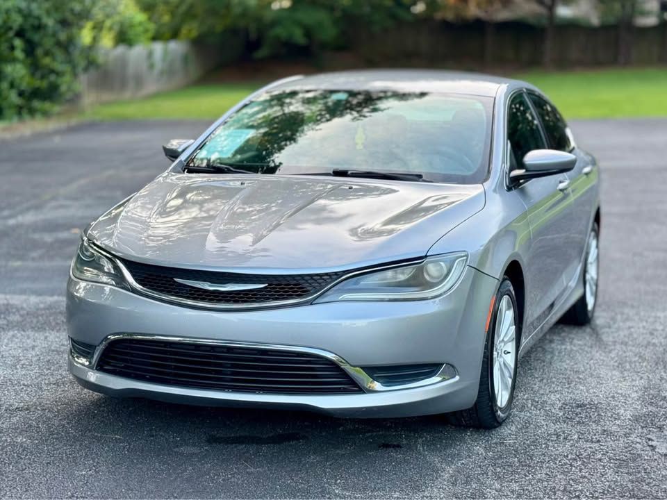 2015 Chrysler 200 Image 2