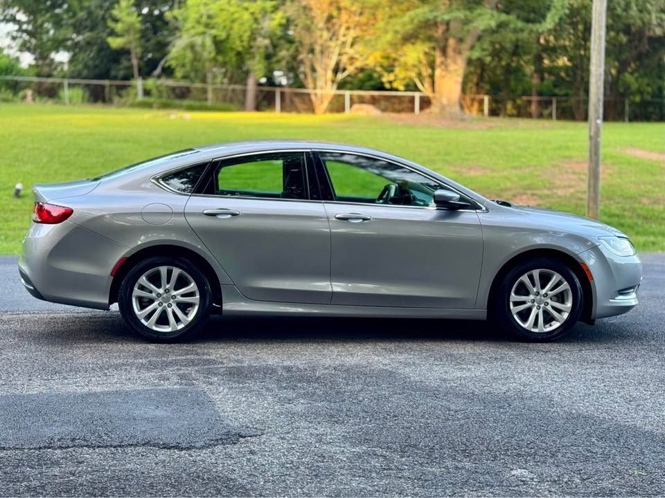 2015 Chrysler 200 Image 4