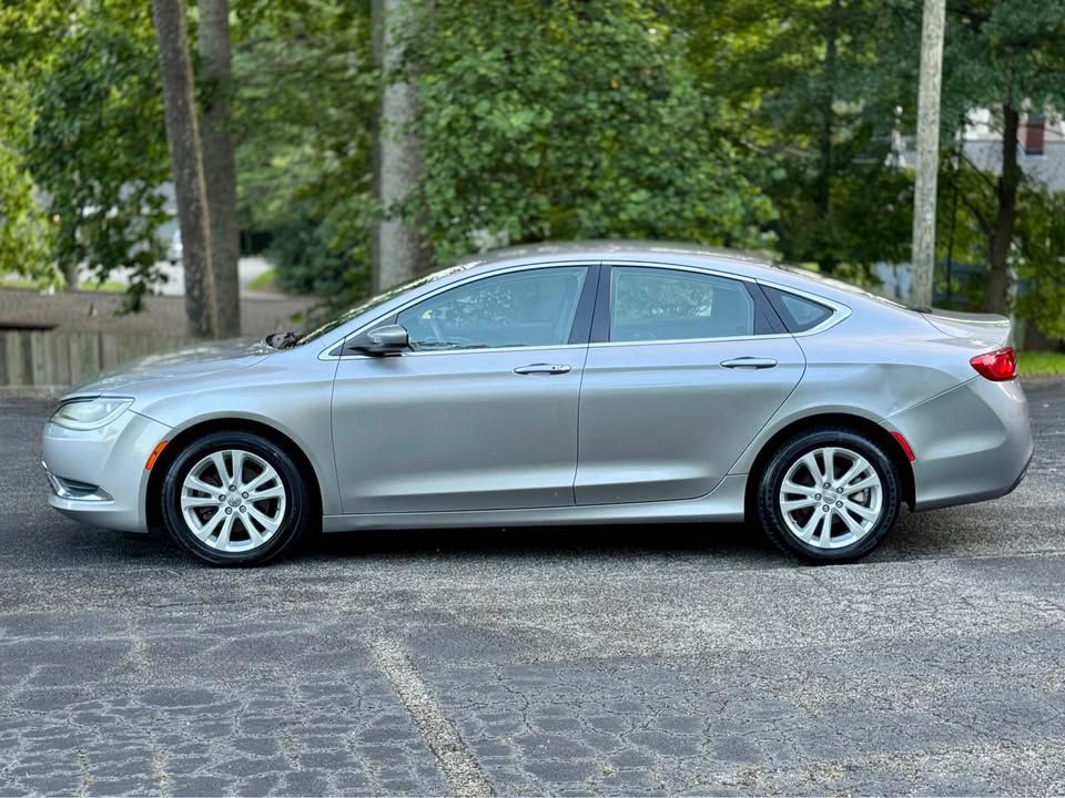 2015 Chrysler 200 Image 5