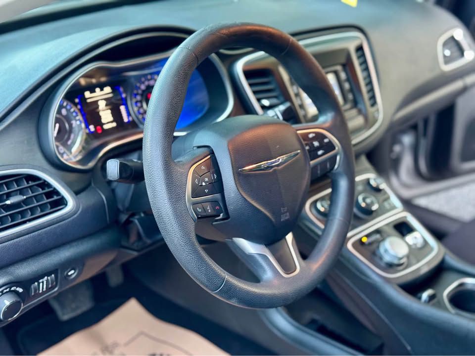 2015 Chrysler 200 Image 12