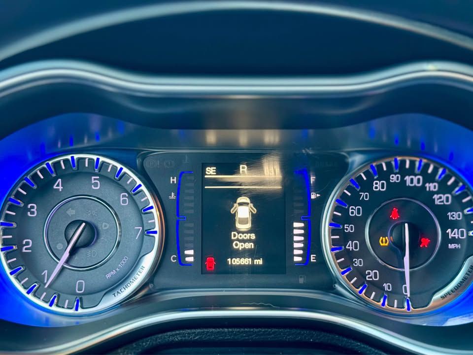2015 Chrysler 200 Image 16