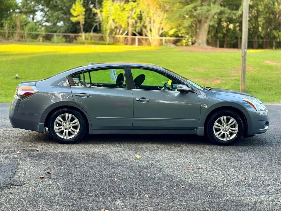 2011 Nissan Altima Image 4