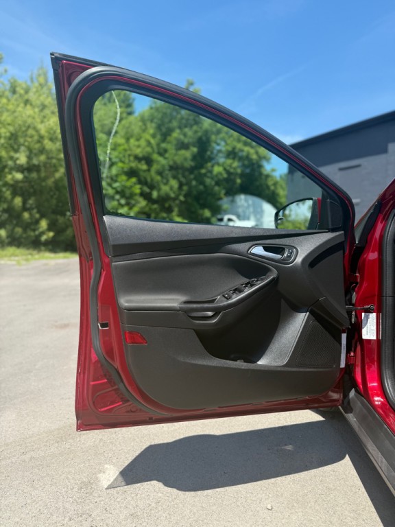 2016 Ford Focus Image 10