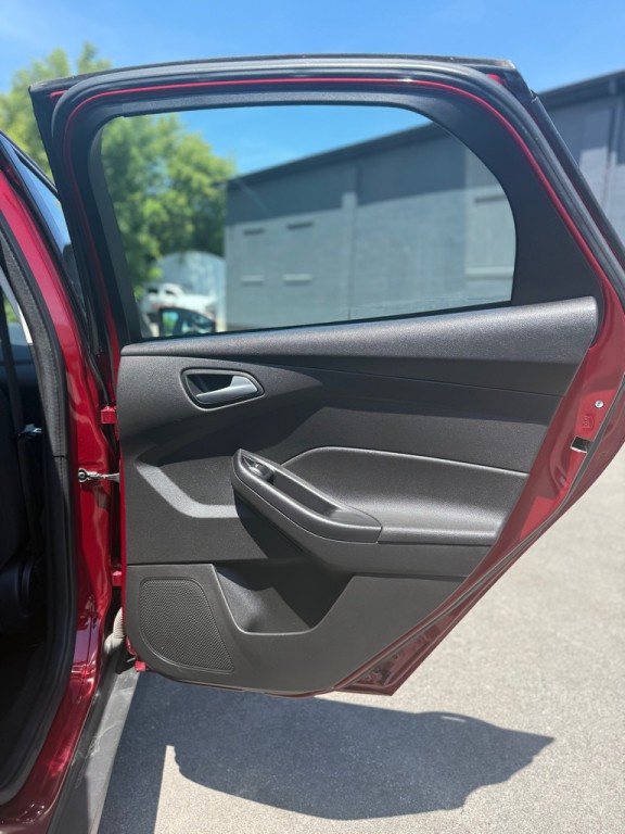 2016 Ford Focus Image 16