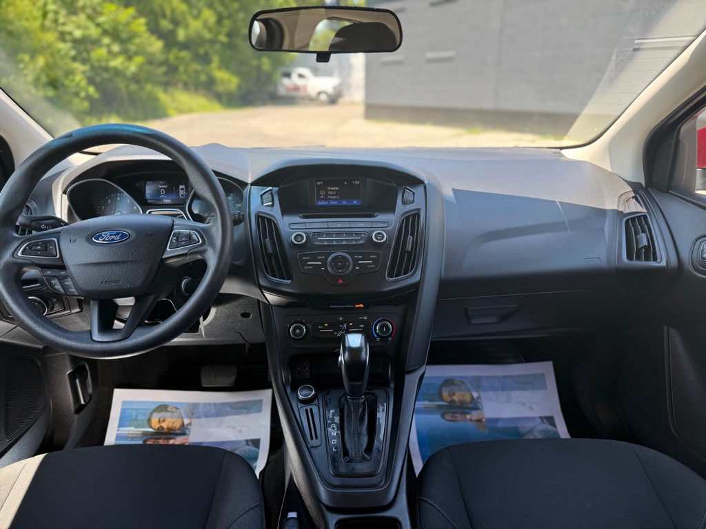 2016 Ford Focus Image 17