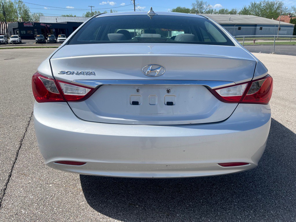 2013 Hyundai Sonata Image 9