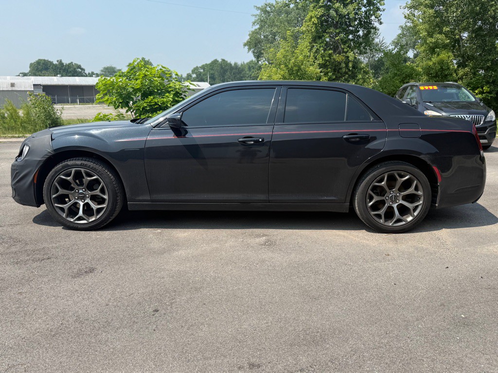 2015 Chrysler 300 Image 2
