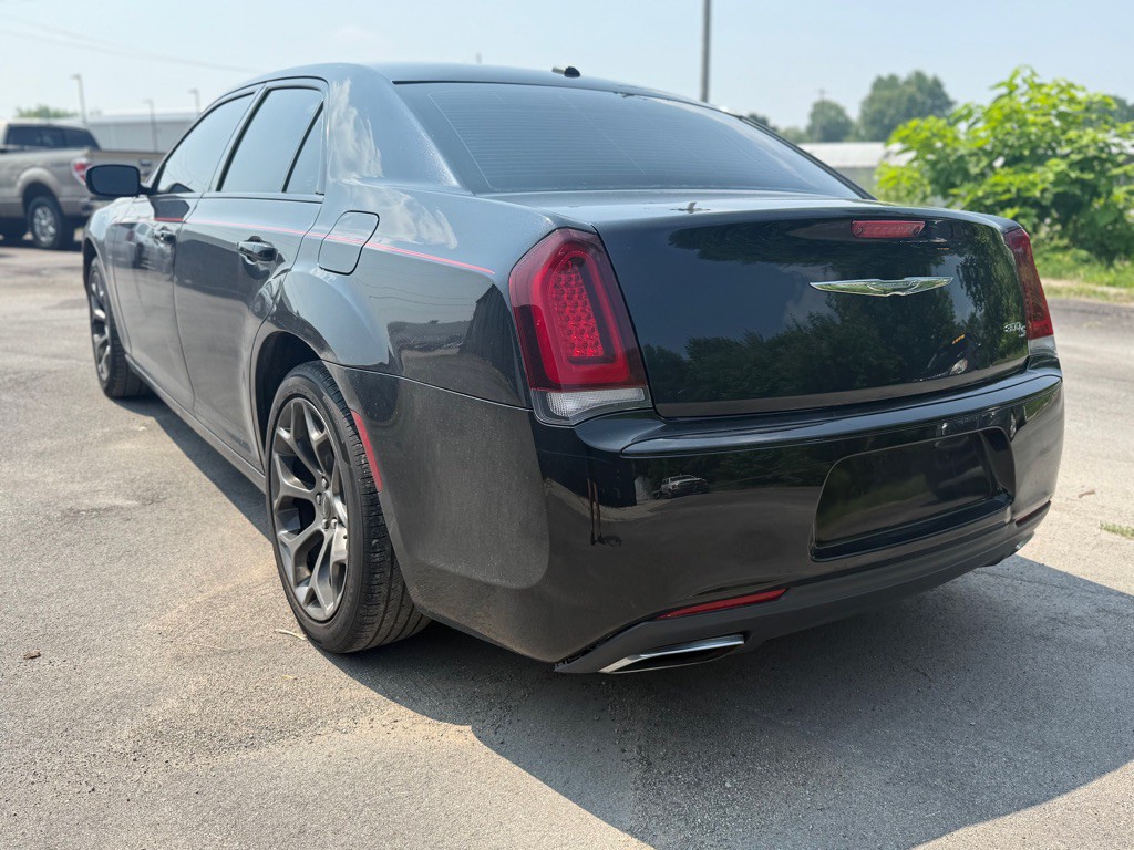 2015 Chrysler 300 Image 5