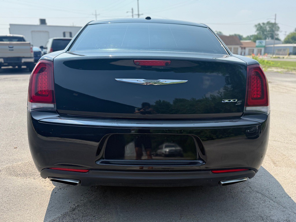 2015 Chrysler 300 Image 6