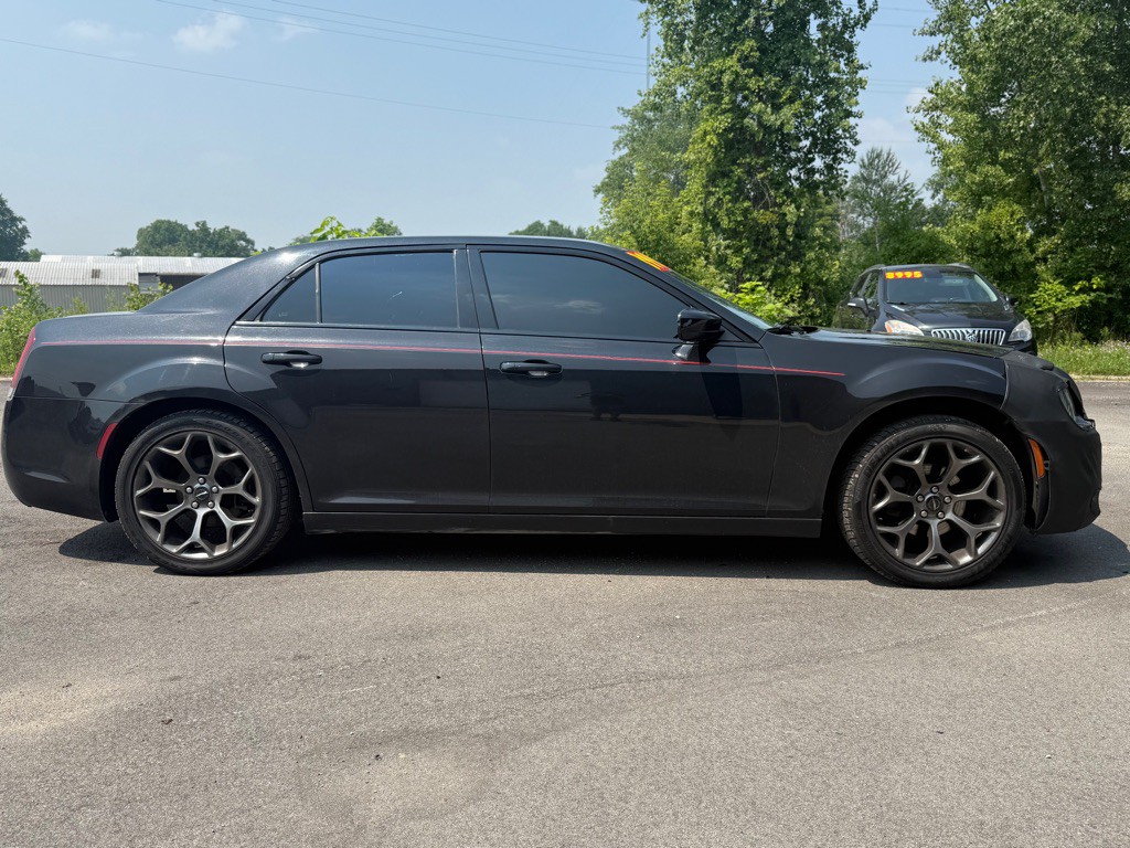 2015 Chrysler 300 Image 8