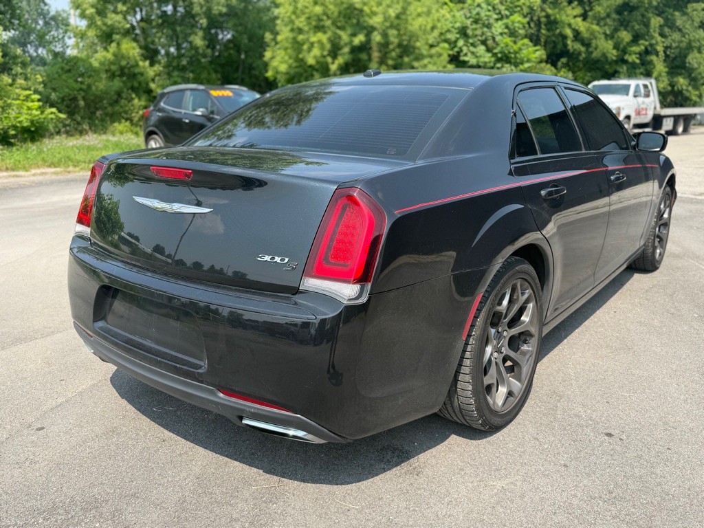 2015 Chrysler 300 Image 9