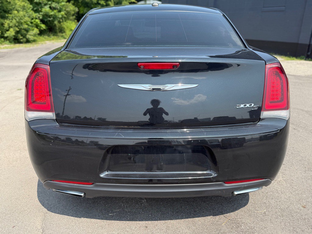 2015 Chrysler 300 Image 10