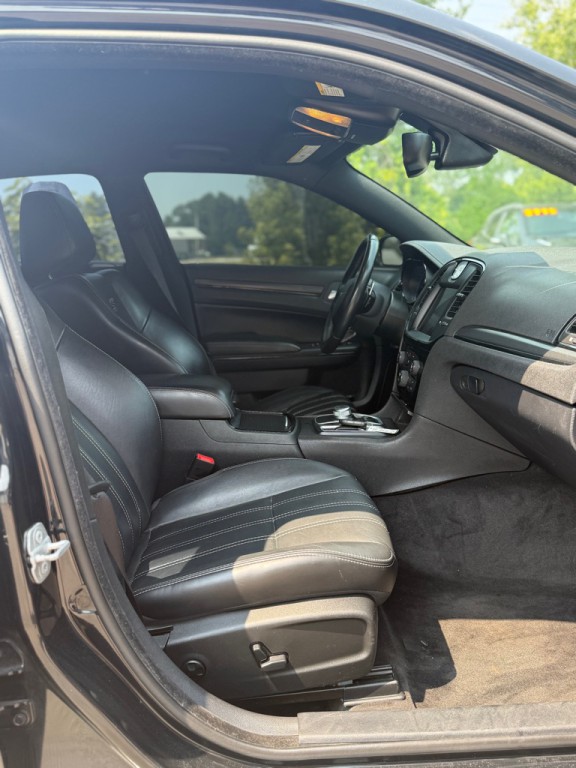 2015 Chrysler 300 Image 15