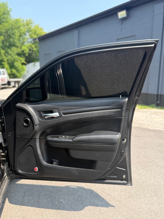 2015 Chrysler 300 Image 16