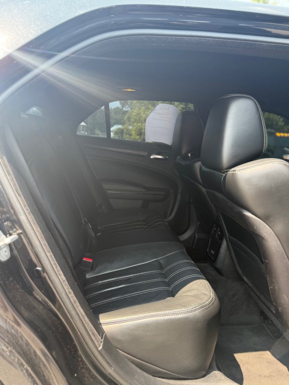 2015 Chrysler 300 Image 17