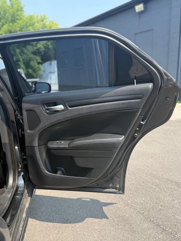 2015 Chrysler 300 Image 18