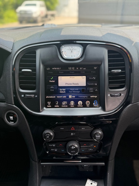 2015 Chrysler 300 Image 19
