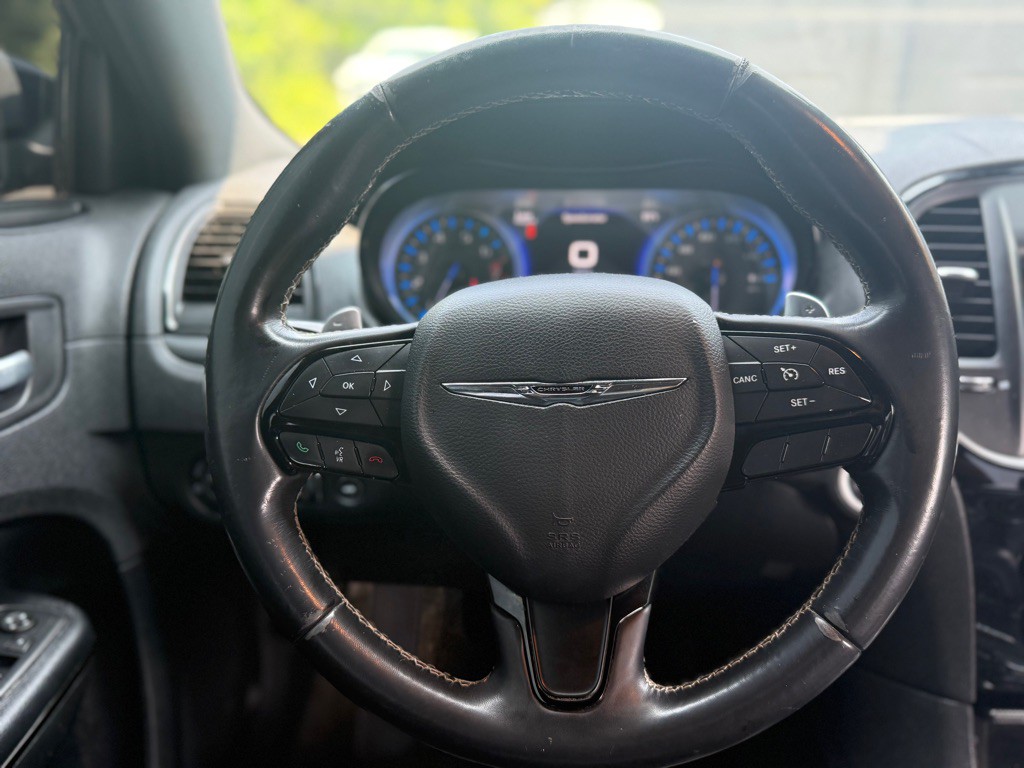 2015 Chrysler 300 Image 20