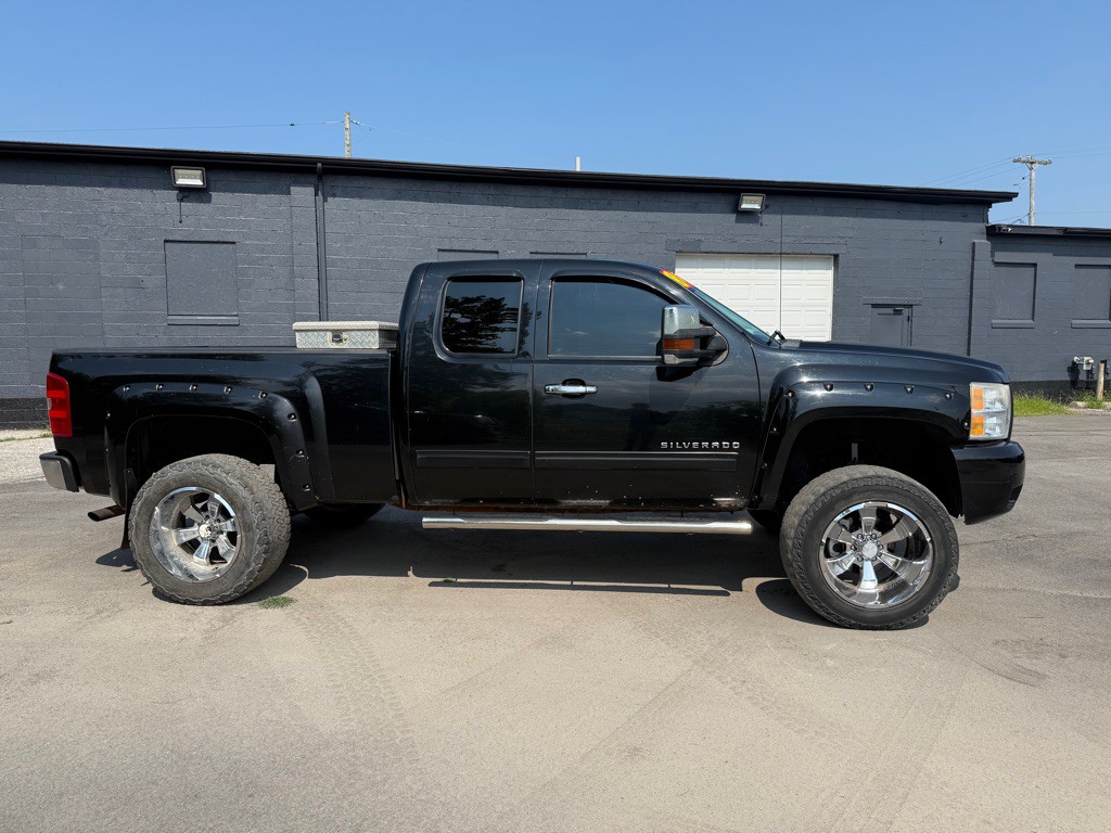 2010 Chevrolet Silverado 1500 Image 2
