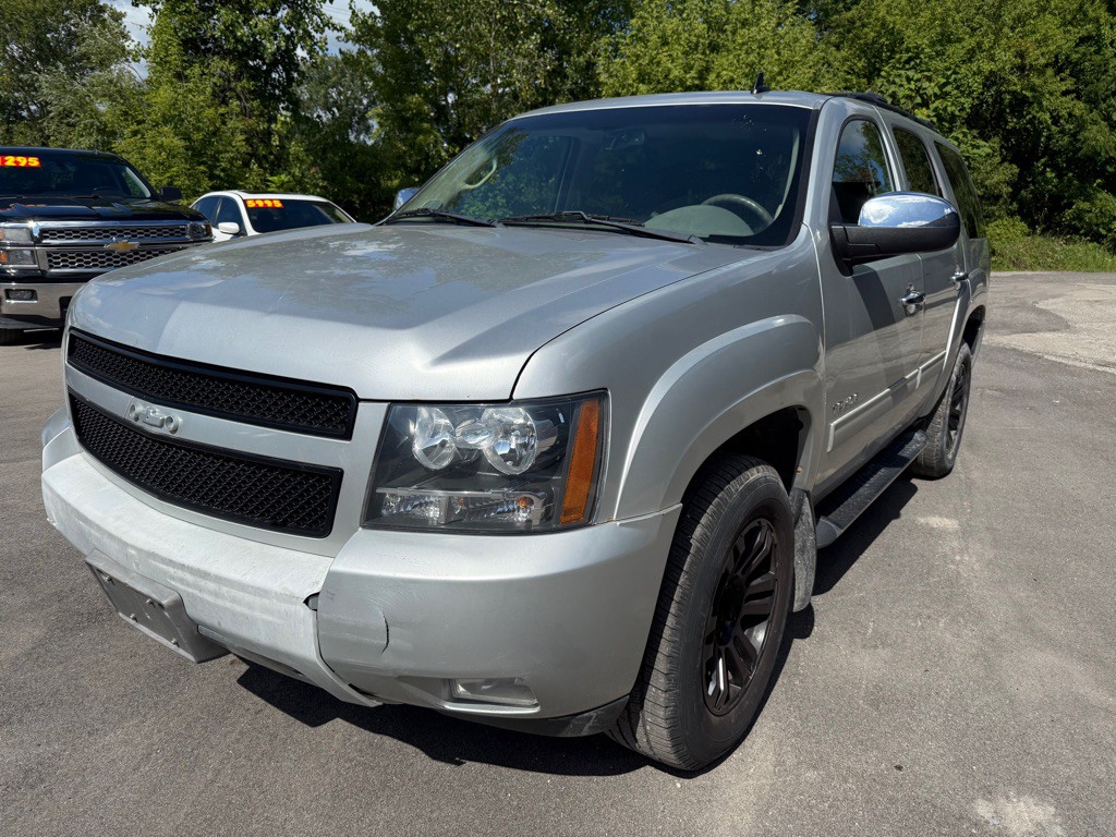 2011 Chevrolet Tahoe Image 2